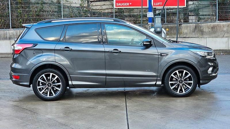 Gebraucht Ford Kuga ST-Line 179 PS (131 kW) 2018 Grau SUV