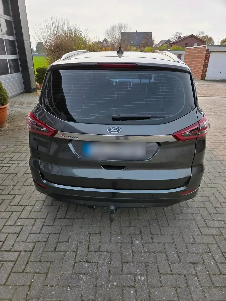 Gebraucht Ford S-MAX Titanium 150 PS (110 kW) 2020 Grau Van / Kleinbus