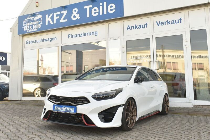 Weiß Gebraucht 2023 Kia ProCeed Kleinwagen | 29.980 € (Fairer Preis) - Bild 1/4