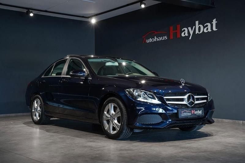 Cavansitblau metalliclack Gebraucht 2016 Mercedes C200 Limousine | 18.950 € (Guter Preis) - Bild 1/4