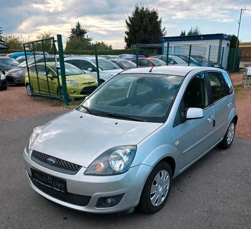 Gebraucht Ford Fiesta 70 PS (51 kW) 2008 Silber Limousine