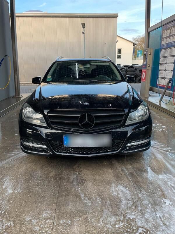 Schwarz Gebraucht 2012 Mercedes C180 Kombi | 4.000 € - Bild 1/4