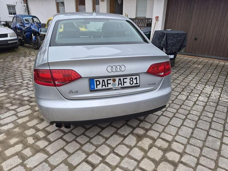 Second-hand Audi A4 120 CP (88 kW) 2011 Argintiu Berlinǎ