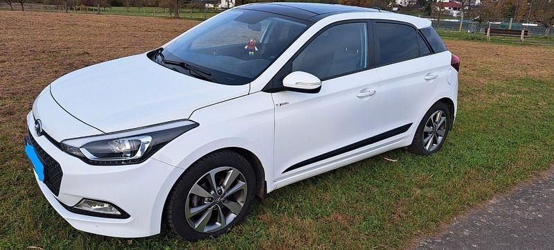 Weiß Gebraucht 2015 Hyundai i20 Style Kleinwagen | 7.500 € (Fairer Preis) - Bild 1/4