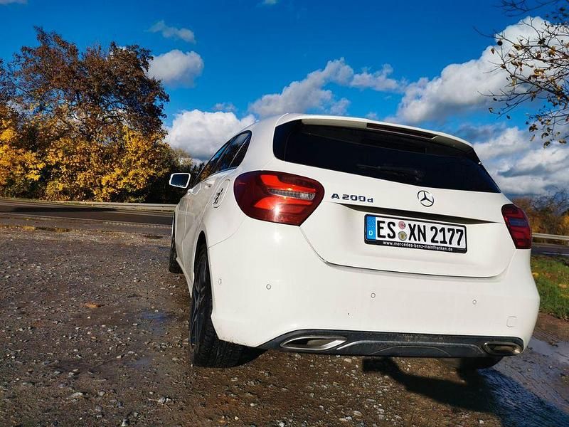 Gebraucht Mercedes A200 136 PS (100 kW) 2016 Weiß Limousine