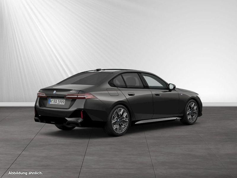 Gebraucht BMW 520 M Sport 197 PS (144 kW) 2025 Sophistograu brillanteffekt metallic Limousine