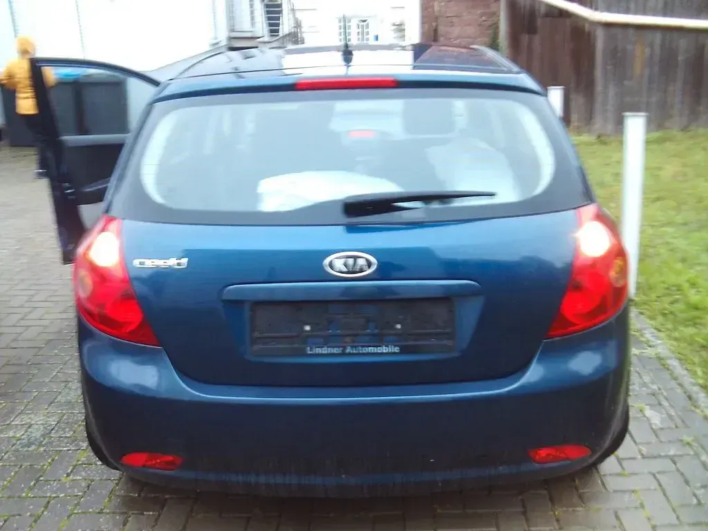 Gebraucht Kia Ceed Attract 109 PS (80 kW) 2009 Blau Kleinwagen