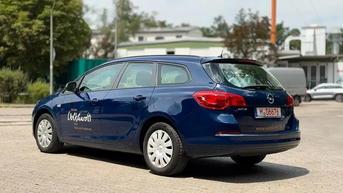 Gebraucht Opel Astra 116 PS (85 kW) 2015 Blau Kombi