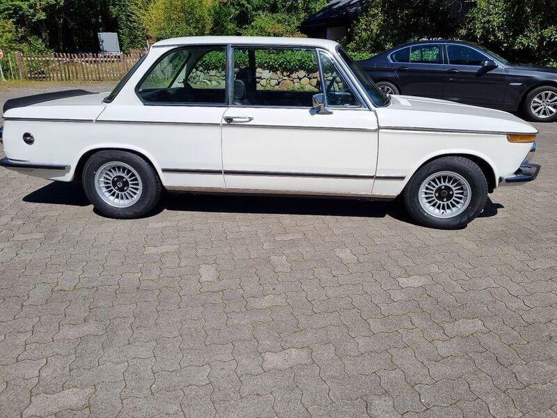 Weiß Gebraucht 1970 BMW 2002 Limousine | 37.500 € - Bild 1/4