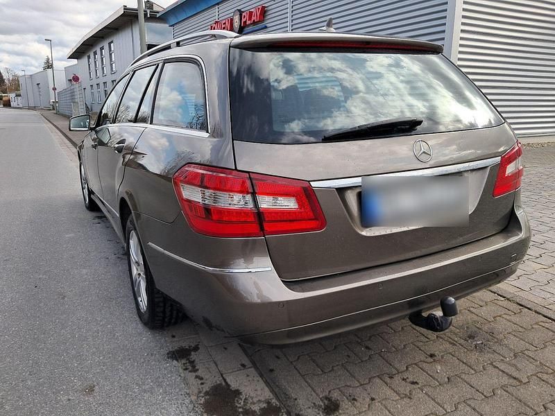 Gebraucht Mercedes 220 170 PS (125 kW) 2011 Kombi