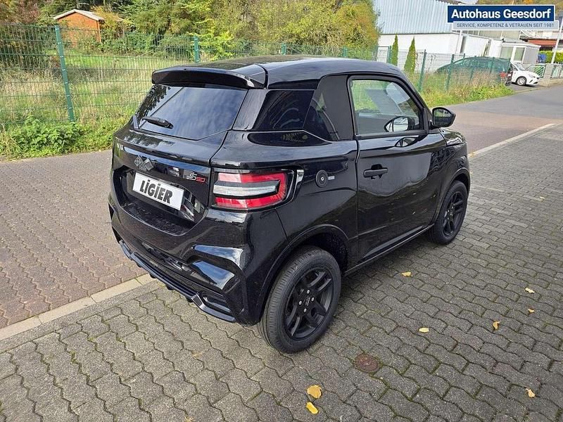 Ny Ligier JS50 2026 Svart Halvkombi