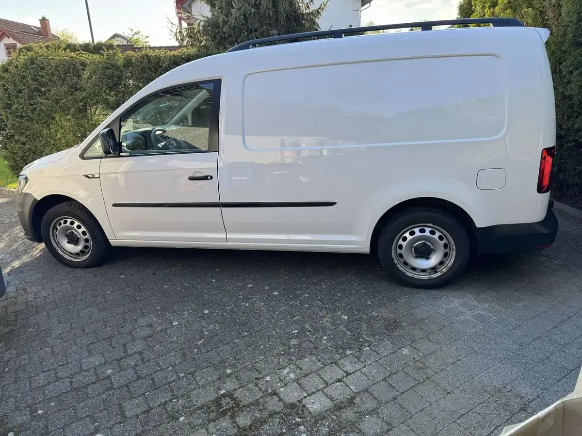 Używany VW Caddy Maxi 102 KM (75 kW) 2019 Biały Minivan