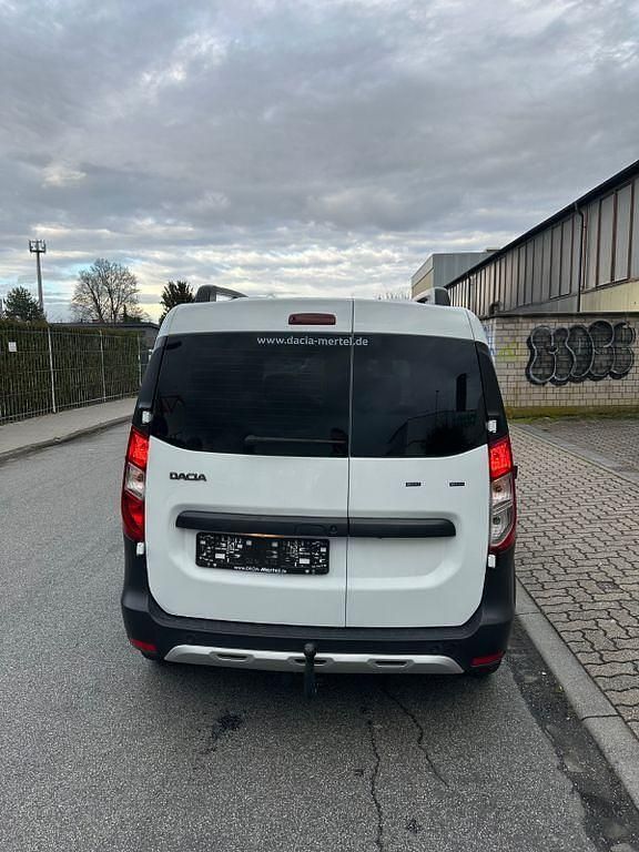 Gebraucht Dacia Dokker Stepway 131 PS (96 kW) 2019 Weiß Van / Kleinbus