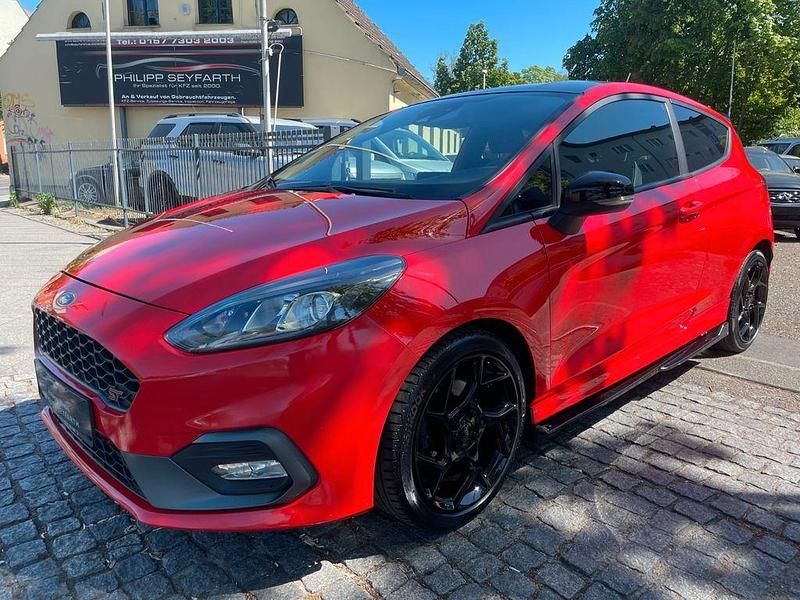 Rot Gebraucht 2019 Ford Fiesta Sport Kleinwagen | 9.990 € (Fairer Preis) - Bild 1/4