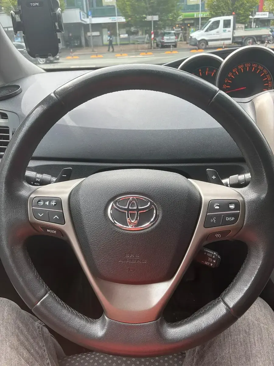 Gebraucht Toyota Verso 150 PS (110 kW) 2009 Silber Van / Kleinbus
