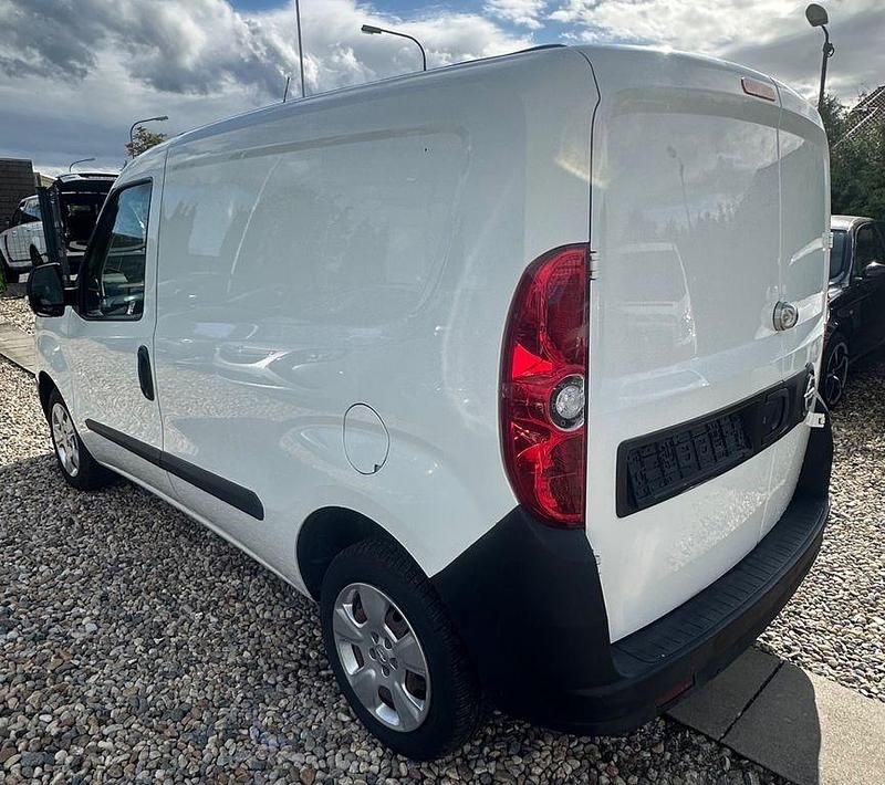 Gebraucht Opel Combo 90 PS (66 kW) 2016 Weiß Van / Kleinbus