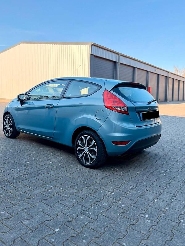 Gebraucht Ford Fiesta 82 PS (60 kW) 2009 Grau Kleinwagen