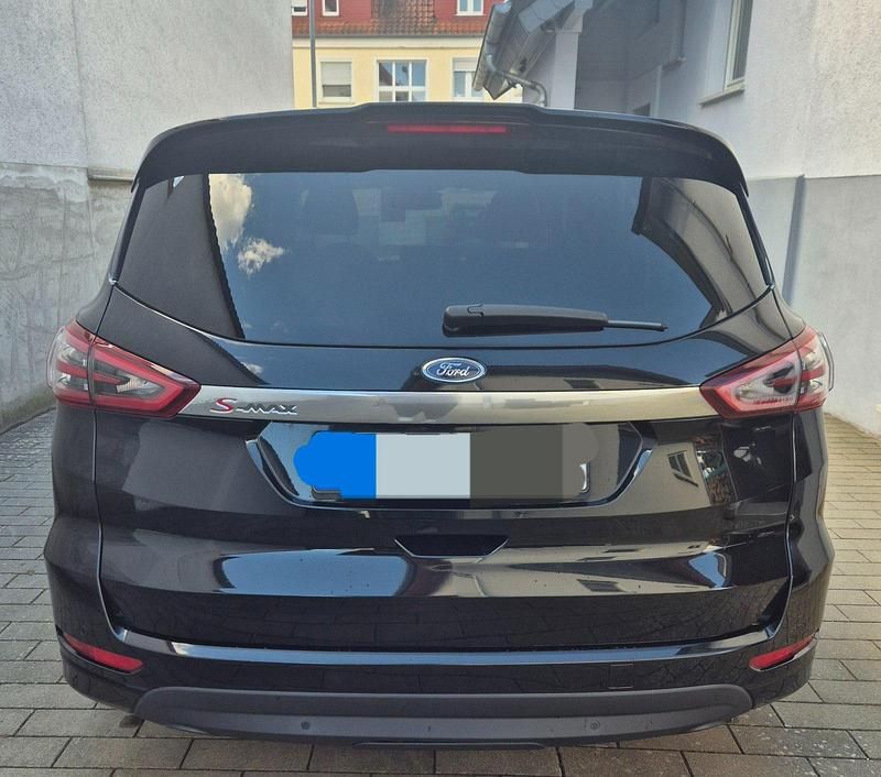 Gebraucht Ford S-MAX S 160 PS (117 kW) 2016 Schwarz Van / Kleinbus