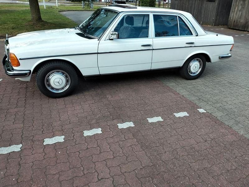 Weiß Gebraucht 1983 Mercedes 280 Limousine | 18.000 € - Bild 1/4