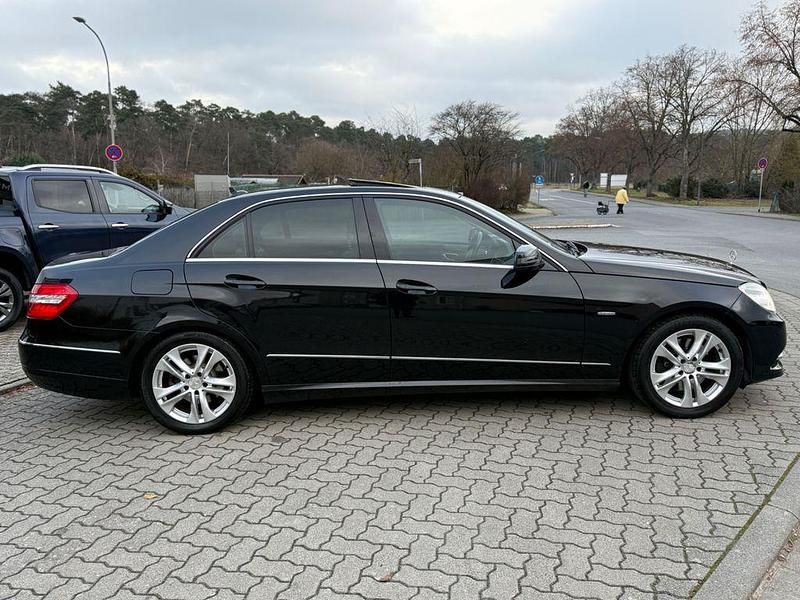 Gebraucht Mercedes E300 Avantgarde 231 PS (169 kW) 2011 Schwarz Limousine