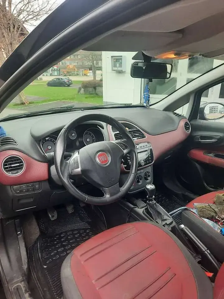 Gebraucht Fiat Grande Punto 77 PS (56 kW) 2011 Schwarz Kleinwagen