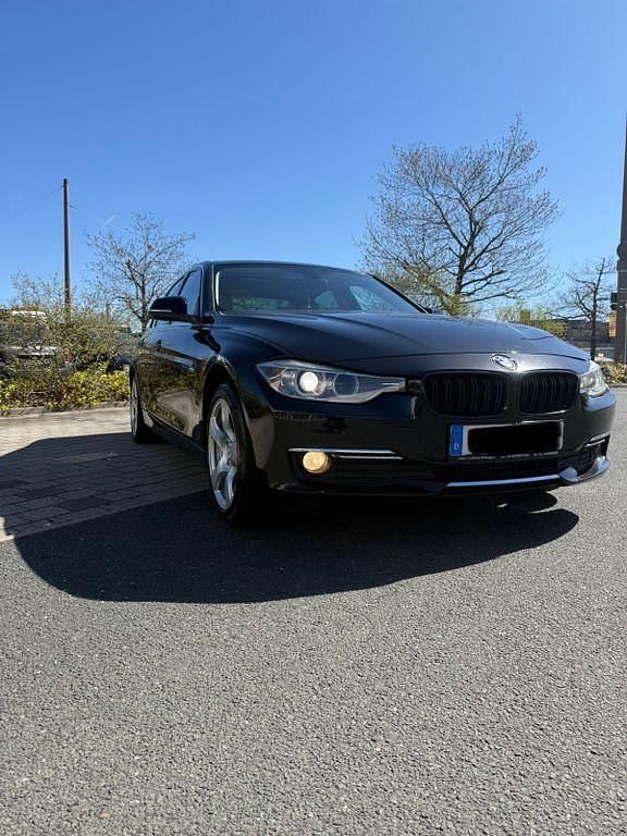 Gebraucht BMW 320 184 PS (135 kW) 2013 Schwarz Limousine