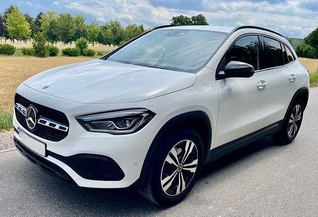 Weiß Gebraucht 2023 Mercedes GLA220 Night SUV | 36.900 € (Guter Preis) - Bild 1/4