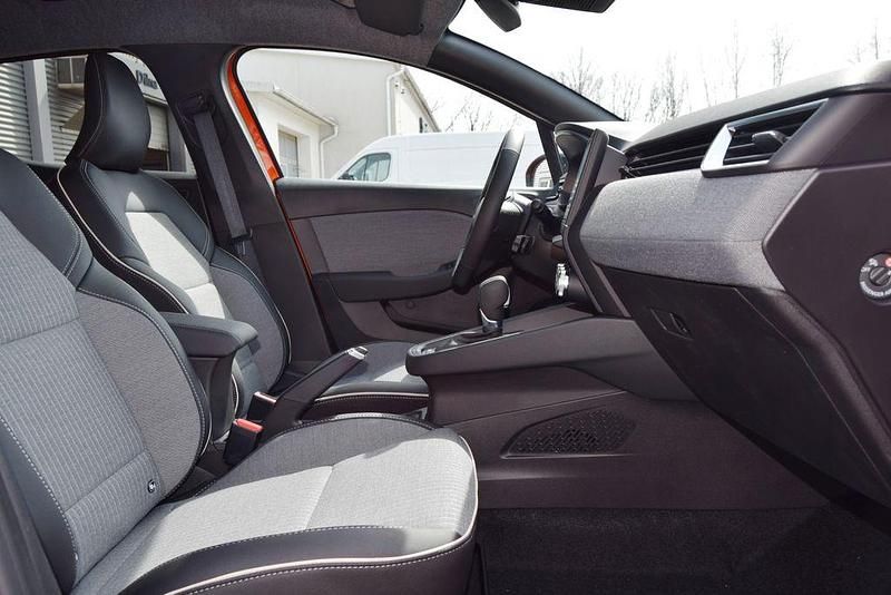 Neu Renault Clio V Techno 94 PS (69 kW) 2025 Blau Limousine