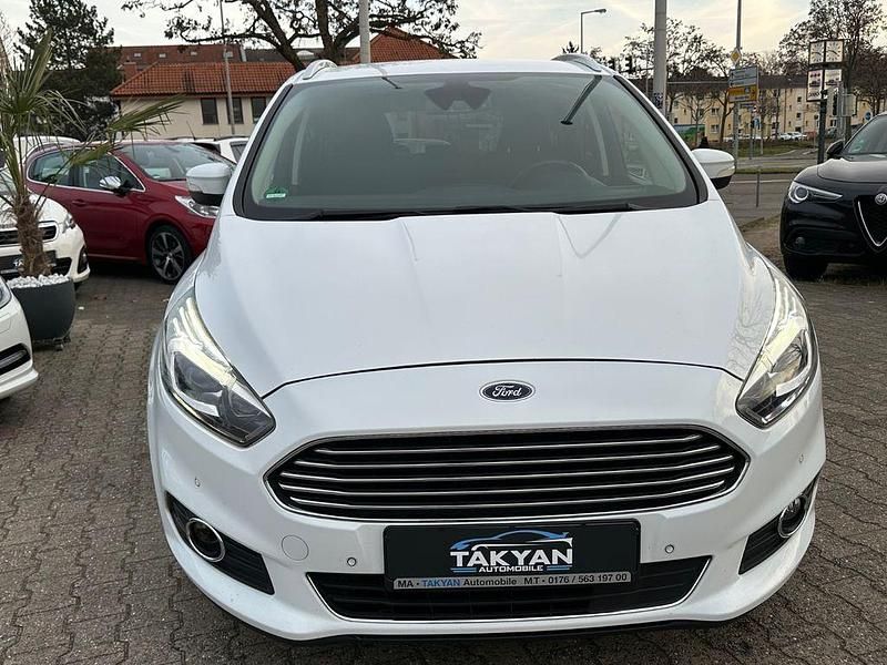 Gebraucht Ford S-MAX Titanium 179 PS (131 kW) 2016 Weiß Van / Kleinbus