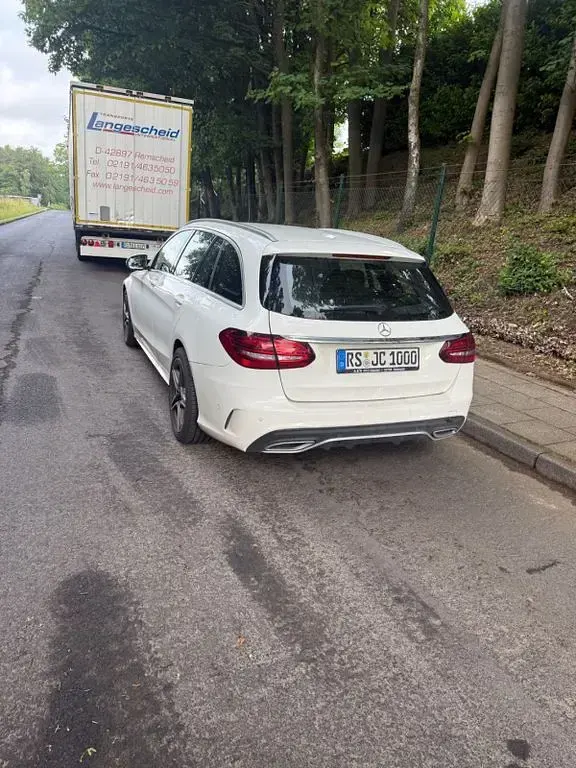 Gebraucht Mercedes C180 AMG line 156 PS (114 kW) 2020 Weiß Limousine