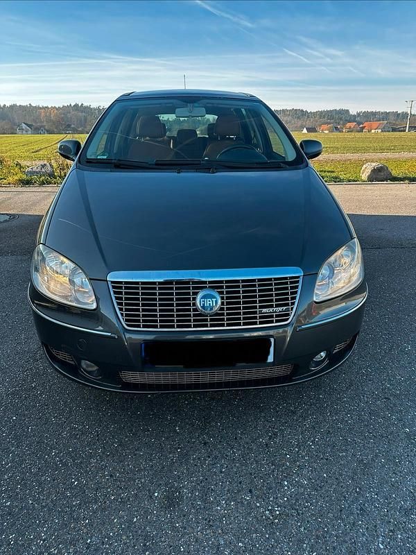 Grau Gebraucht 2007 Fiat Croma Kombi | 2.000 € (Guter Preis) - Bild 1/4