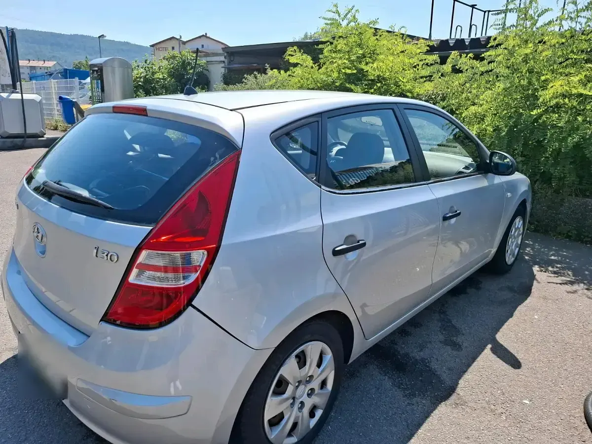 Gebraucht Hyundai i30 109 PS (80 kW) 2010 Grau Limousine