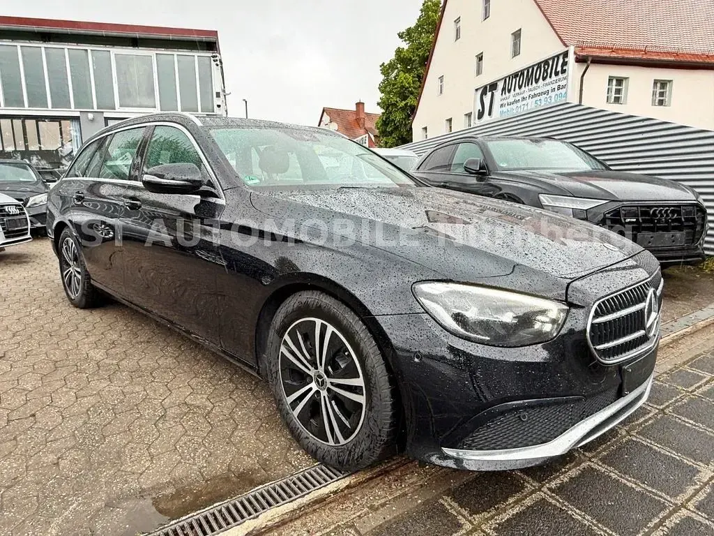 Gebraucht Mercedes E220 Avantgarde 200 PS (147 kW) 2022 Schwarz Limousine