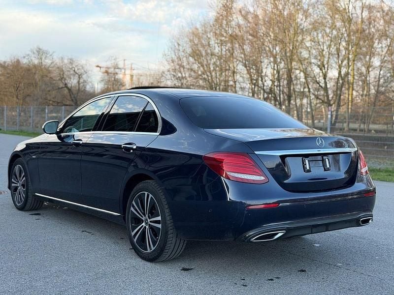 Gebraucht Mercedes E220 194 PS (142 kW) 2019 Blau Limousine
