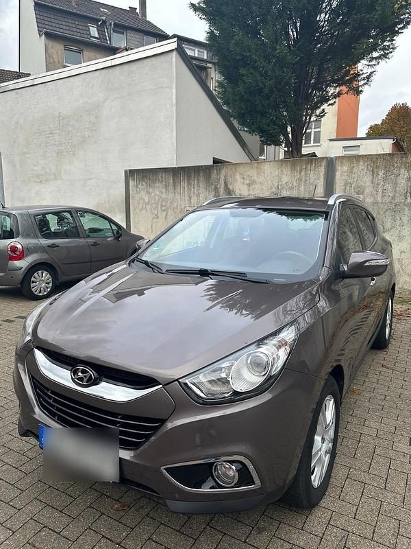Braun Gebraucht 2011 Hyundai ix35 SUV | 11.600 € (Etwas zu teuer) - Bild 1/4