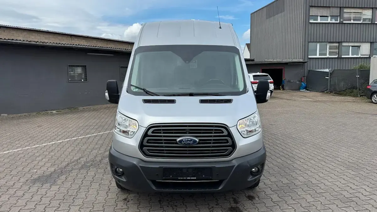 Gebraucht Ford Transit 131 PS (96 kW) 2018 Silber Van / Kleinbus