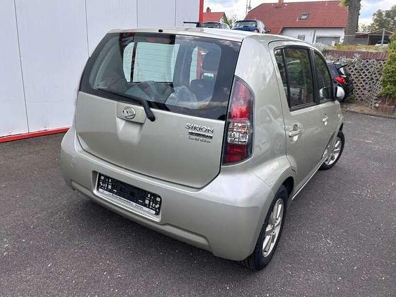 Gebraucht Daihatsu Sirion 91 PS (66 kW) 2011 Silber Kleinwagen