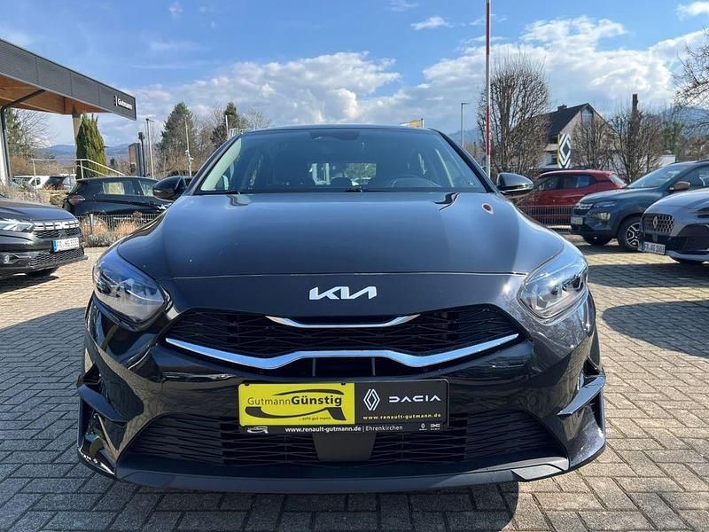 Gebraucht Kia Ceed Spirit 140 PS (102 kW) 2024 (1k) zilinaschwarz met. Kleinwagen