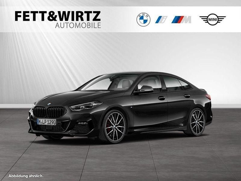 Saphirschwarz metallic Gebraucht 2025 BMW 218 M Sport Limousine | 33.500 € (Fairer Preis) - Bild 1/3