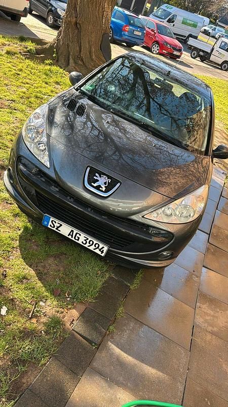 Grau Gebraucht 2011 Peugeot 206+ Kleinwagen | 1.600 € (Fairer Preis) - Bild 1/4