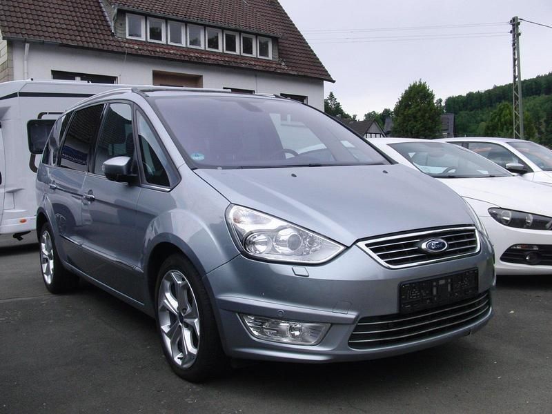 Grau Gebraucht 2013 Ford Galaxy Titanium Van / Kleinbus | 10.790 € (Etwas zu teuer) - Bild 1/4