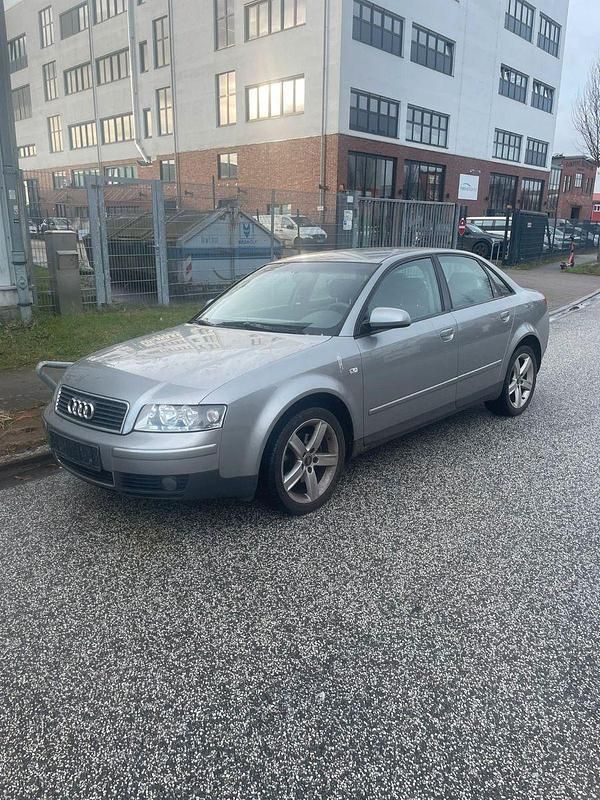 Grau Gebraucht 2002 Audi A4 Limousine | 1.900 € (Guter Preis) - Bild 1/4