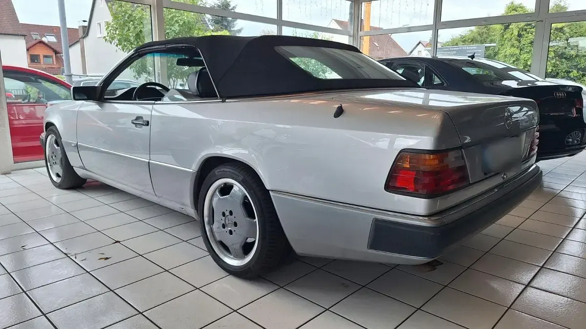 Gebraucht Mercedes 300 220 PS (161 kW) 1993 Silber Cabrio