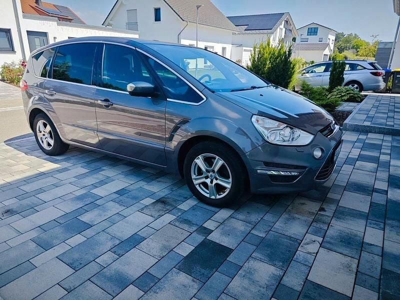 Braun Gebraucht 2012 Ford S-MAX S Van / Kleinbus | 6.300 € (Guter Preis) - Bild 1/4