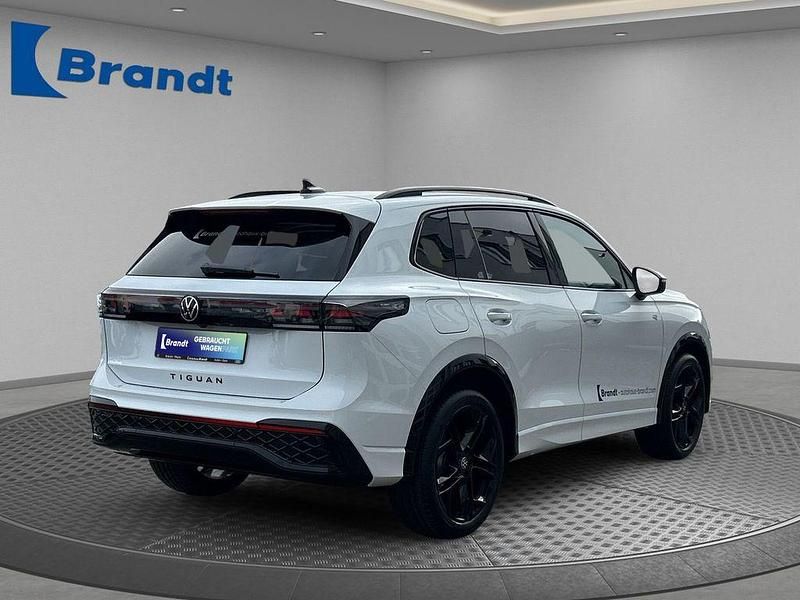 Gebraucht VW Tiguan R-line 150 PS (110 kW) 2026 Weiß SUV