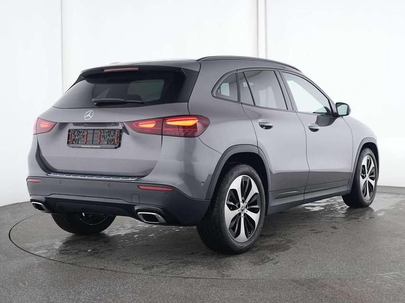 Usata Mercedes GLA200 Advanced 163 CV (119 kW) 2024 Grigio SUV