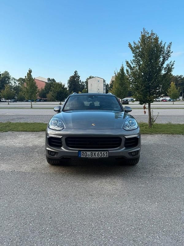 Grau Gebraucht 2015 Porsche Cayenne SUV | 29.999 € (Etwas zu teuer) - Bild 1/4