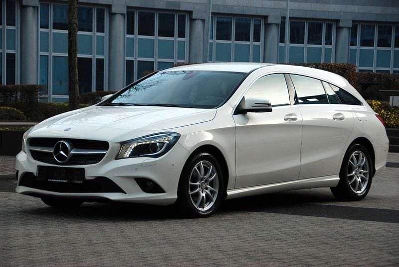 Gebraucht Mercedes CLA180 122 PS (89 kW) 2016 Calcitweiss/zirrusweiss Limousine