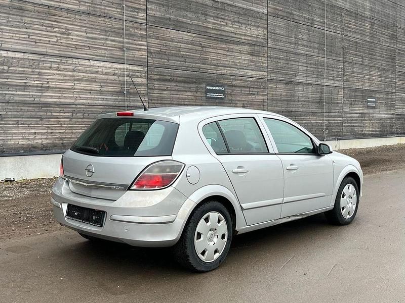 Gebraucht Opel Astra 101 PS (74 kW) 2007 Silber Limousine