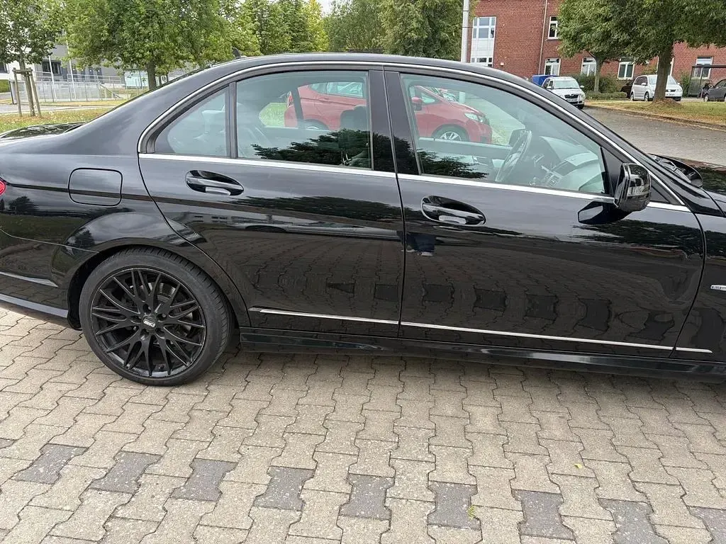Gebraucht Mercedes 250 204 PS (150 kW) 2010 Schwarz Limousine